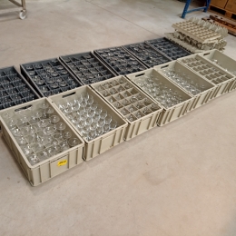 Lot of 320 various glasses with baskets